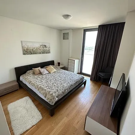 Апартаменты Queen BW *